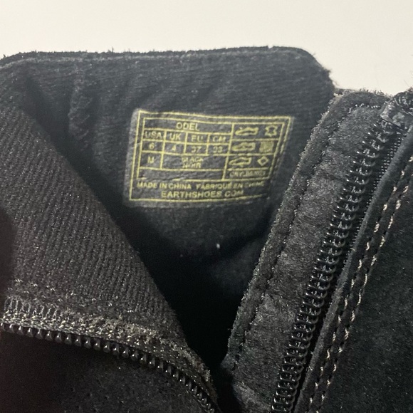 Earth Origins Suede Bootie - Picture 6 of 8